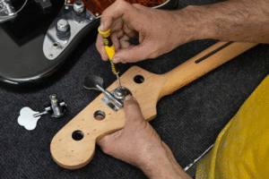 تعمیرات و نگهداری گیتار